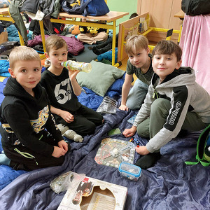 Přespávačka páťáků ve škole